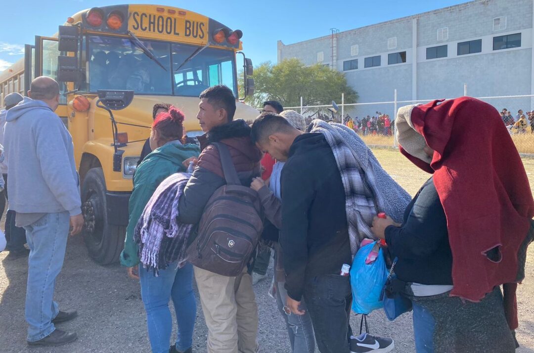 Jim nez abre paso a migrantes caravana retoma la ruta hacia